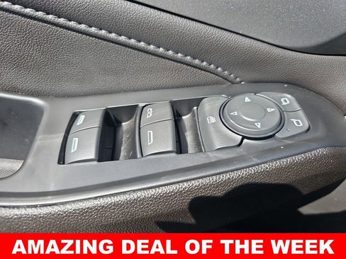 Used 2023 Chevrolet Traverse LT image 29