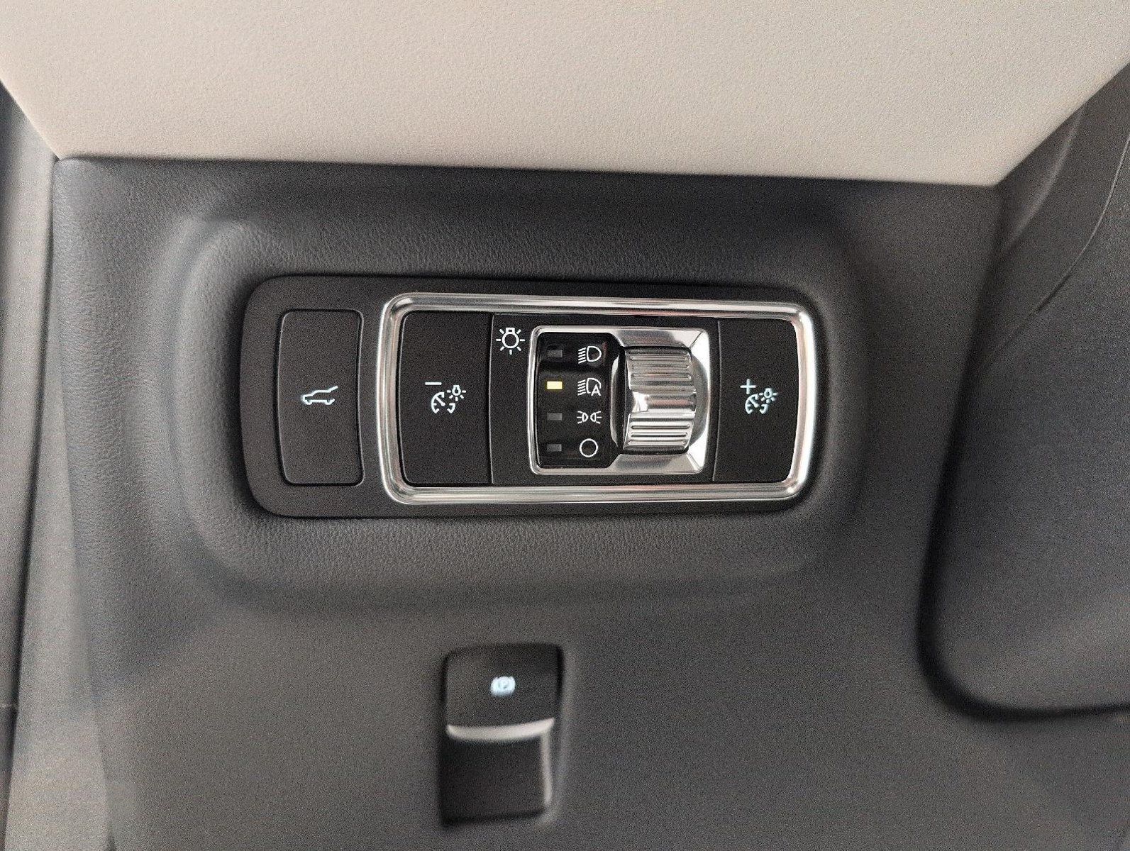 Used 2025 Lincoln Nautilus Reserve AWD/4WD image 12