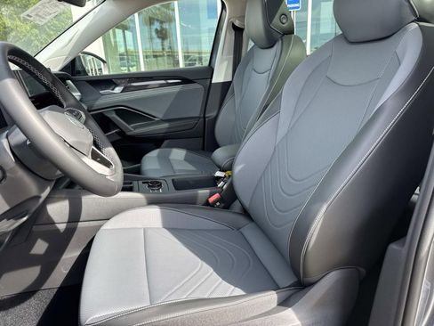 New 2026 Volkswagen Tiguan SE FWD image 9
