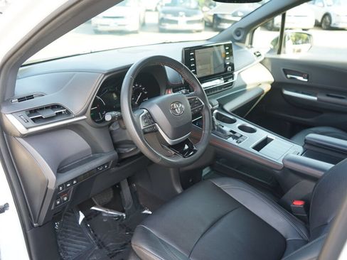 Used 2022 Toyota Sienna XSE w/ XSE Plus Package AWD/4WD image 14