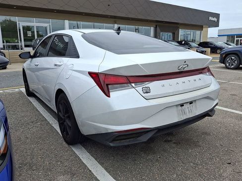 Used 2022 Hyundai Elantra SEL w/ Convenience Package FWD image 4