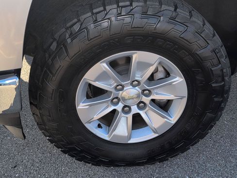 Used 2021 Chevrolet Silverado 1500 LT AWD/4WD image 2
