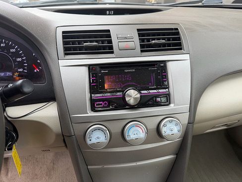 Used 2011 Toyota Camry image 13