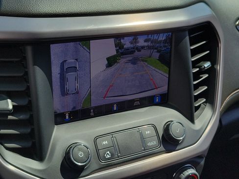 Used 2022 GMC Acadia AT4 w/ Technology Package AWD/4WD image 32