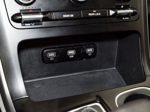 Certified 2023 Kia Carnival LX FWD image 20