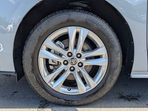 Used 2023 Toyota Sienna XLE Woodland Edition image 16