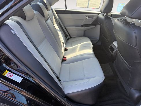 Used 2017 Toyota Camry SE FWD image 18