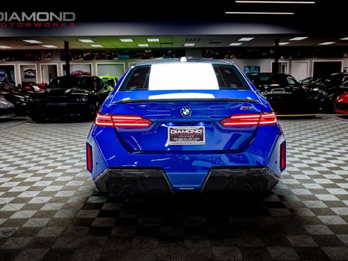 Used 2025 BMW M5 w/ Carbon Package image 27