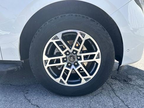 Used 2025 Ford Expedition Active AWD/4WD image 21