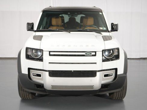 Used 2023 Land Rover Defender 130 SE image 8