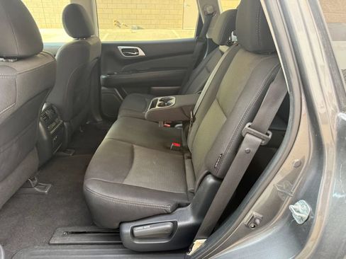 Used 2020 Nissan Pathfinder SV FWD image 13