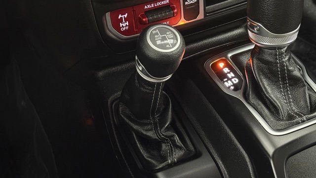 Used 2024 Jeep Wrangler Unlimited AWD/4WD image 40