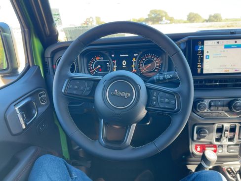 New 2025 Jeep Wrangler Unlimited Rubicon AWD/4WD image 15