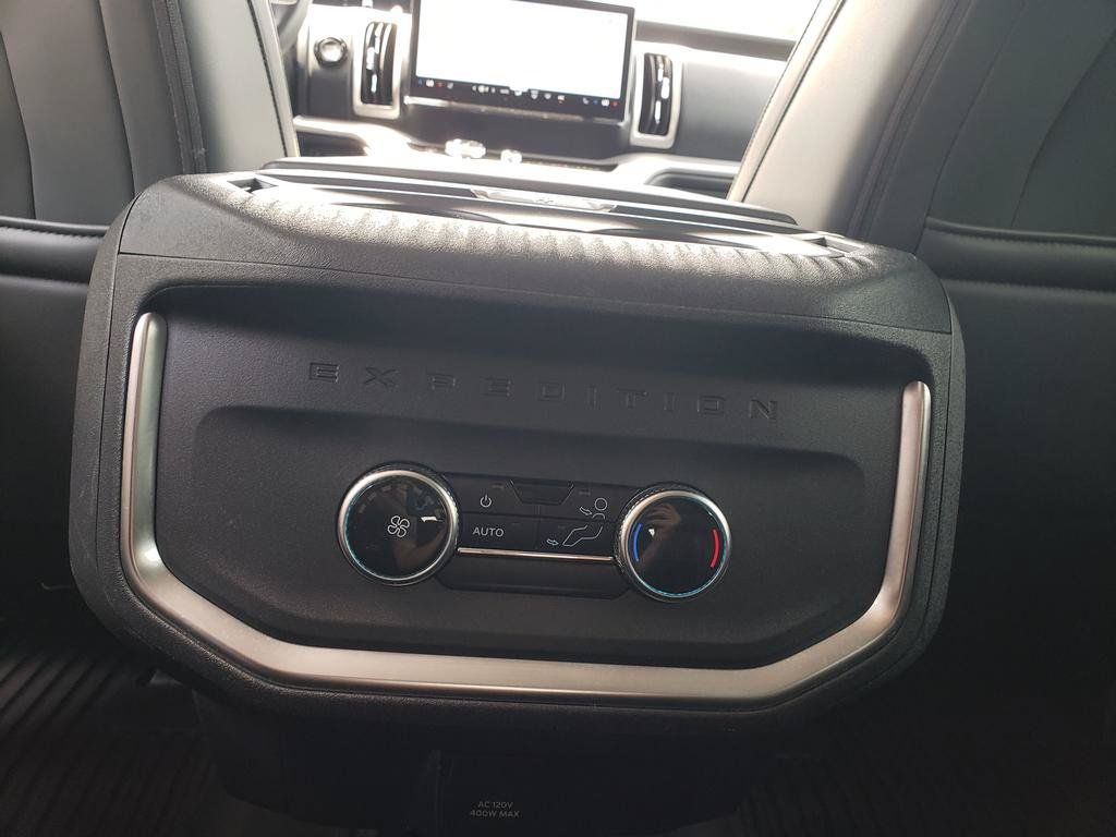 Used 2025 Ford Expedition Active AWD/4WD image 15