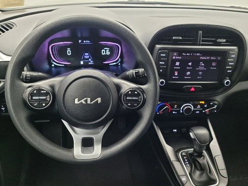 Used 2025 Kia Soul LX w/ LX Technology Package FWD image 22