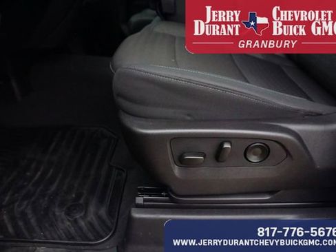 Used 2025 Chevrolet Silverado 2500 Custom w/ Custom Value Package image 17