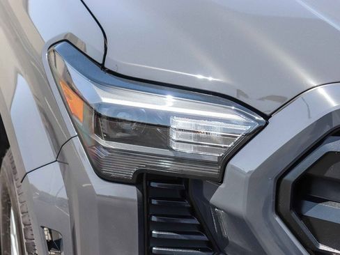 Certified 2025 Toyota Tacoma SR5 AWD/4WD image 12