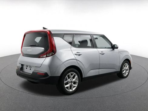 Used 2025 Kia Soul LX w/ LX Technology Package FWD image 17