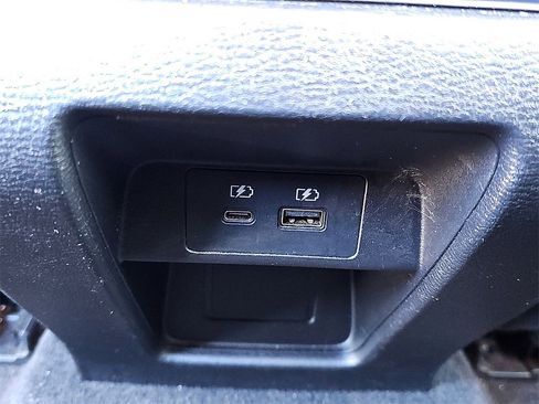 Used 2024 Mitsubishi Outlander SE image 12