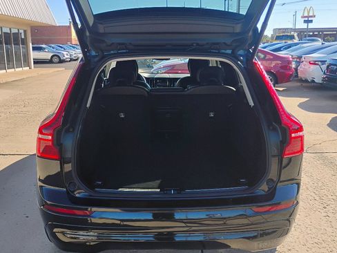 Used 2022 Volvo XC60 B5 Momentum image 19