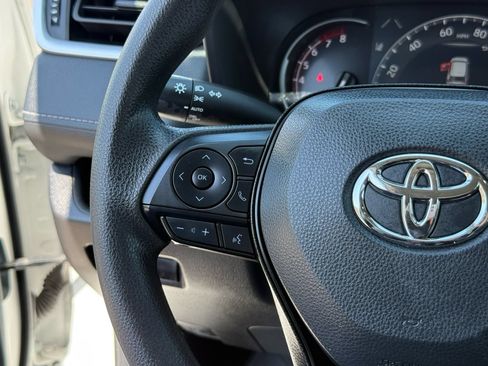 Used 2025 Toyota RAV4 XLE FWD image 17