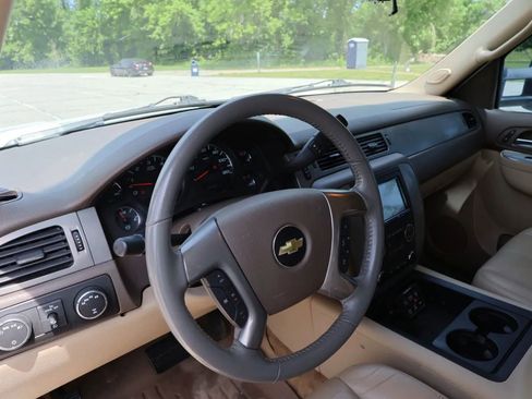 Used 2012 Chevrolet Avalanche LT w/ Suspension Package, Off-Road AWD/4WD image 18