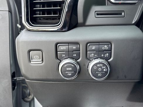 Used 2024 GMC Sierra 2500 AT4 w/ AT4 Preferred Package AWD/4WD image 19