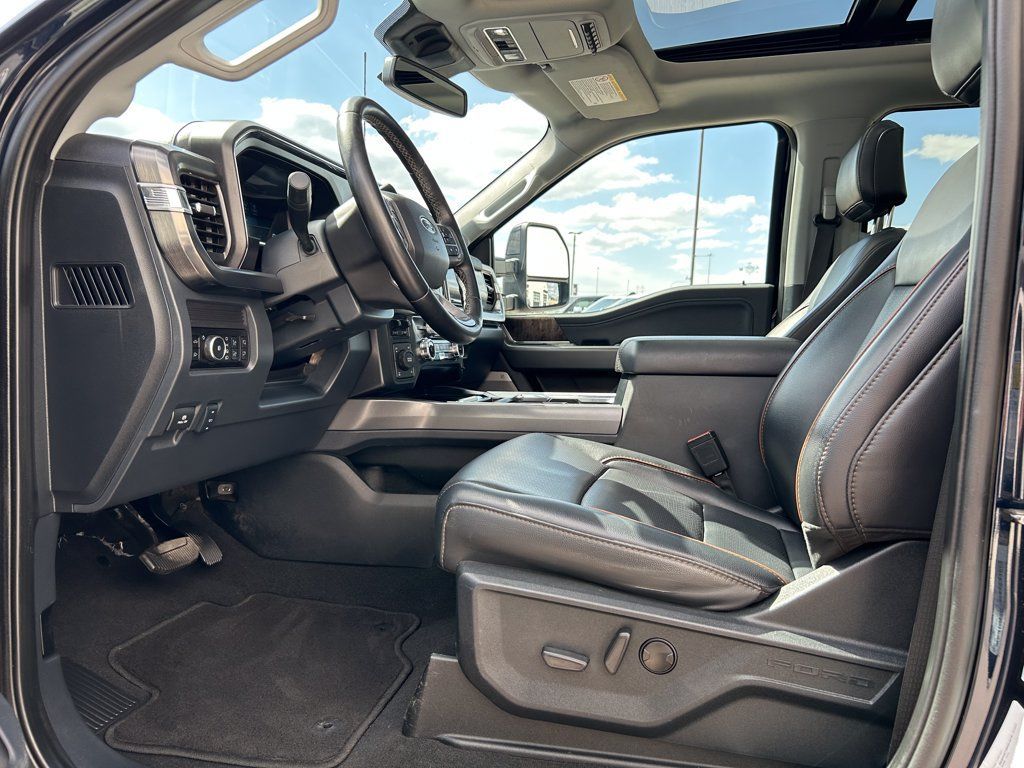 Used 2025 Ford F350 Lariat AWD/4WD image 9