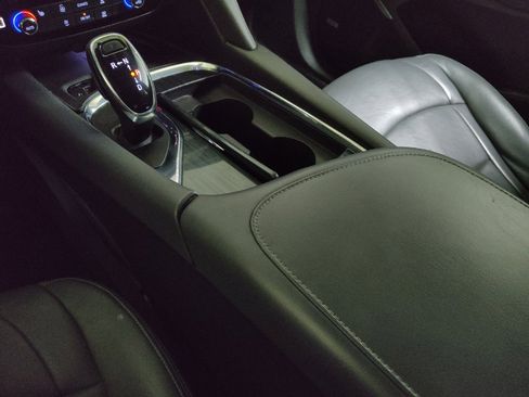 Used 2021 Buick Enclave Essence w/ Sound and Sites Package AWD/4WD image 26