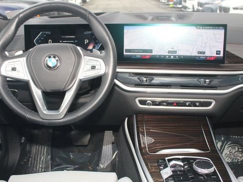 Used 2025 BMW X7 xDrive40i image 21
