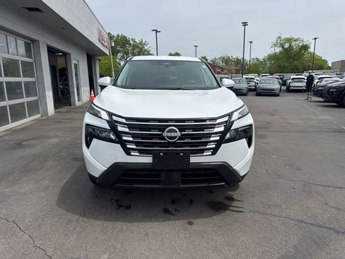 Used 2025 Nissan Rogue SV AWD/4WD image 7