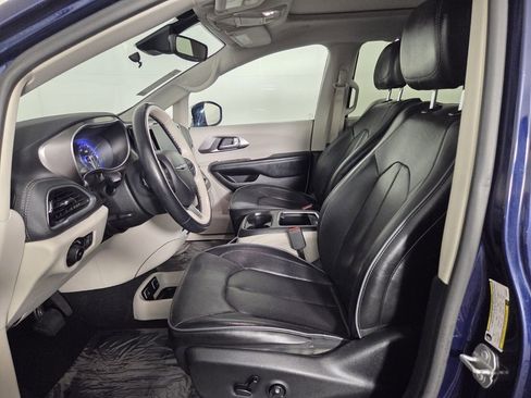 Certified 2018 Chrysler Pacifica Limited w/ Advanced Safetytec Group image 11