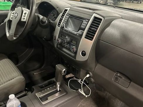 Used 2017 Nissan Frontier SV w/ SV Value Truck Package RWD image 13