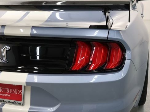 Used 2022 Ford Mustang Shelby GT500 w/ Carbon Fiber Track Pack RWD image 73