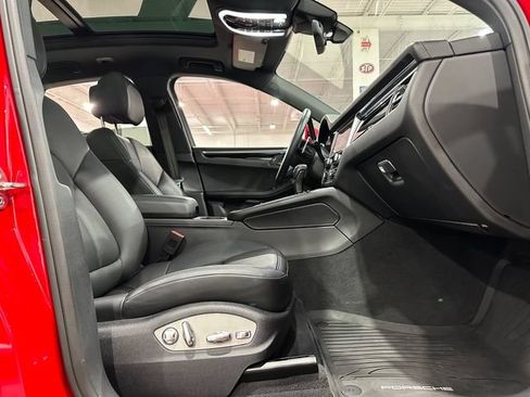 Used 2023 Porsche Macan AWD/4WD image 11