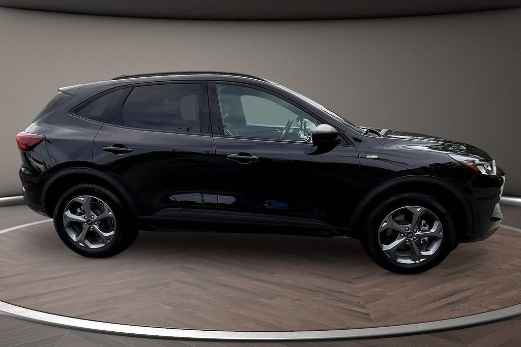Used 2025 Ford Escape ST-Line AWD/4WD image 9