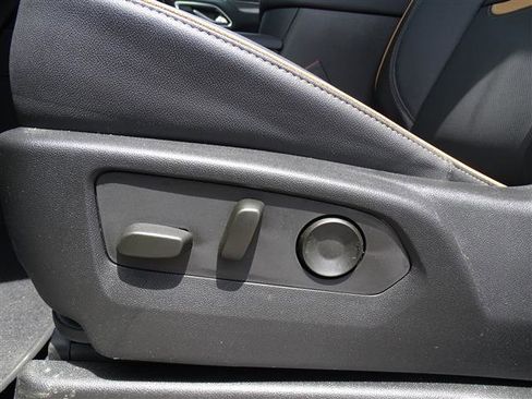 Used 2023 GMC Yukon XL AT4 image 16