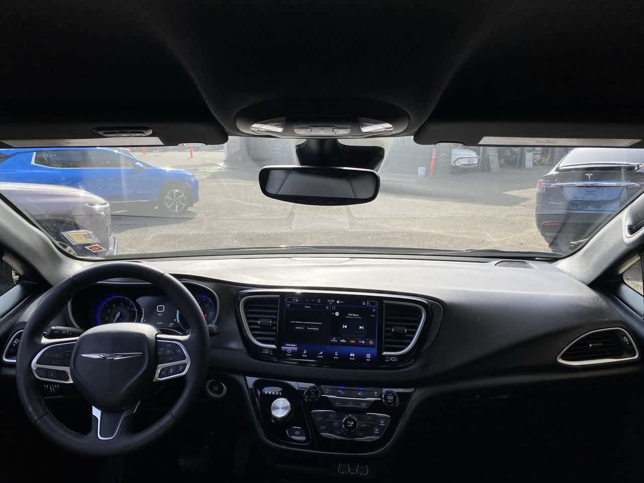Used 2025 Chrysler Pacifica Select FWD image 11