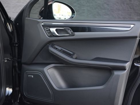 Used 2026 Porsche Macan image 26