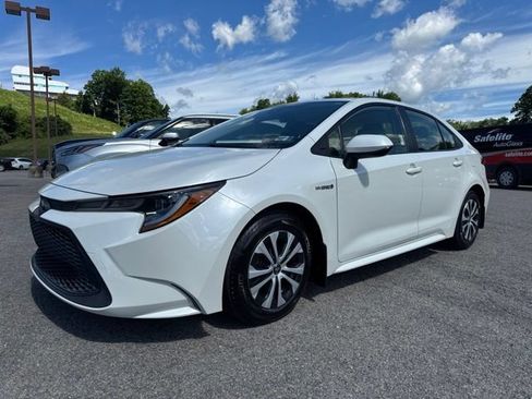 Used 2020 Toyota Corolla LE FWD image 1