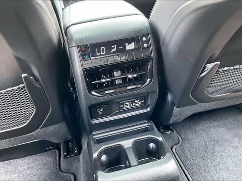 Used 2024 Jeep Grand Cherokee L Altitude AWD/4WD image 35