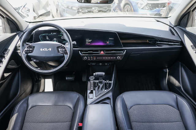 Certified 2025 Kia Niro EX FWD image 13