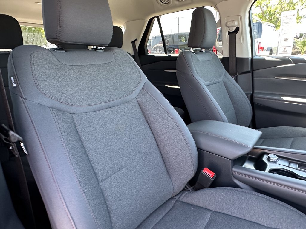 Used 2026 Ford Explorer Active RWD image 17