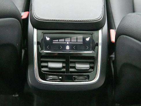 Certified 2024 Volvo XC90 B6 Plus w/ Protection Package Premier AWD/4WD image 26
