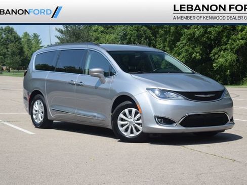 Used 2017 Chrysler Pacifica Touring-L FWD image 1