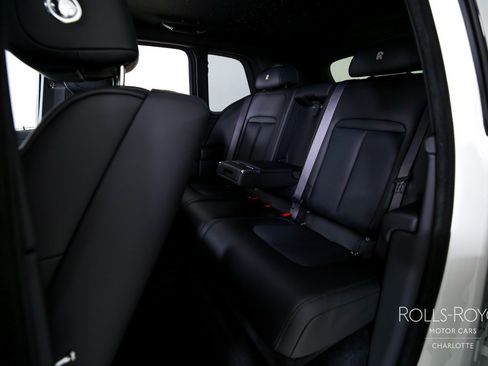 Used 2026 Rolls-Royce Cullinan AWD/4WD image 19