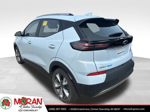 Used 2023 Chevrolet Bolt EUV LT w/ Convenience Package FWD image 3