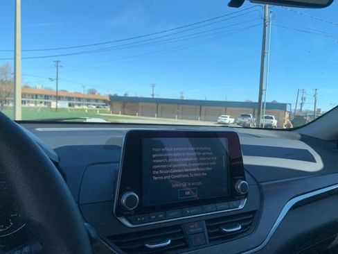 Used 2025 Nissan Altima 2.5 SV image 20