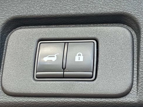 Used 2025 Nissan Rogue SV AWD/4WD image 21