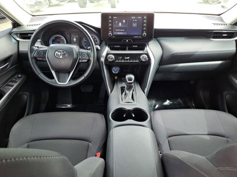 Used 2021 Toyota Venza LE image 8